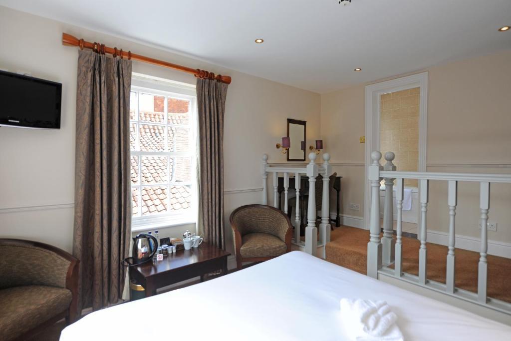The Crown Hotel Framlingham Room photo
