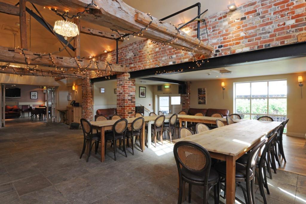 The Crown Hotel Framlingham Exterior photo